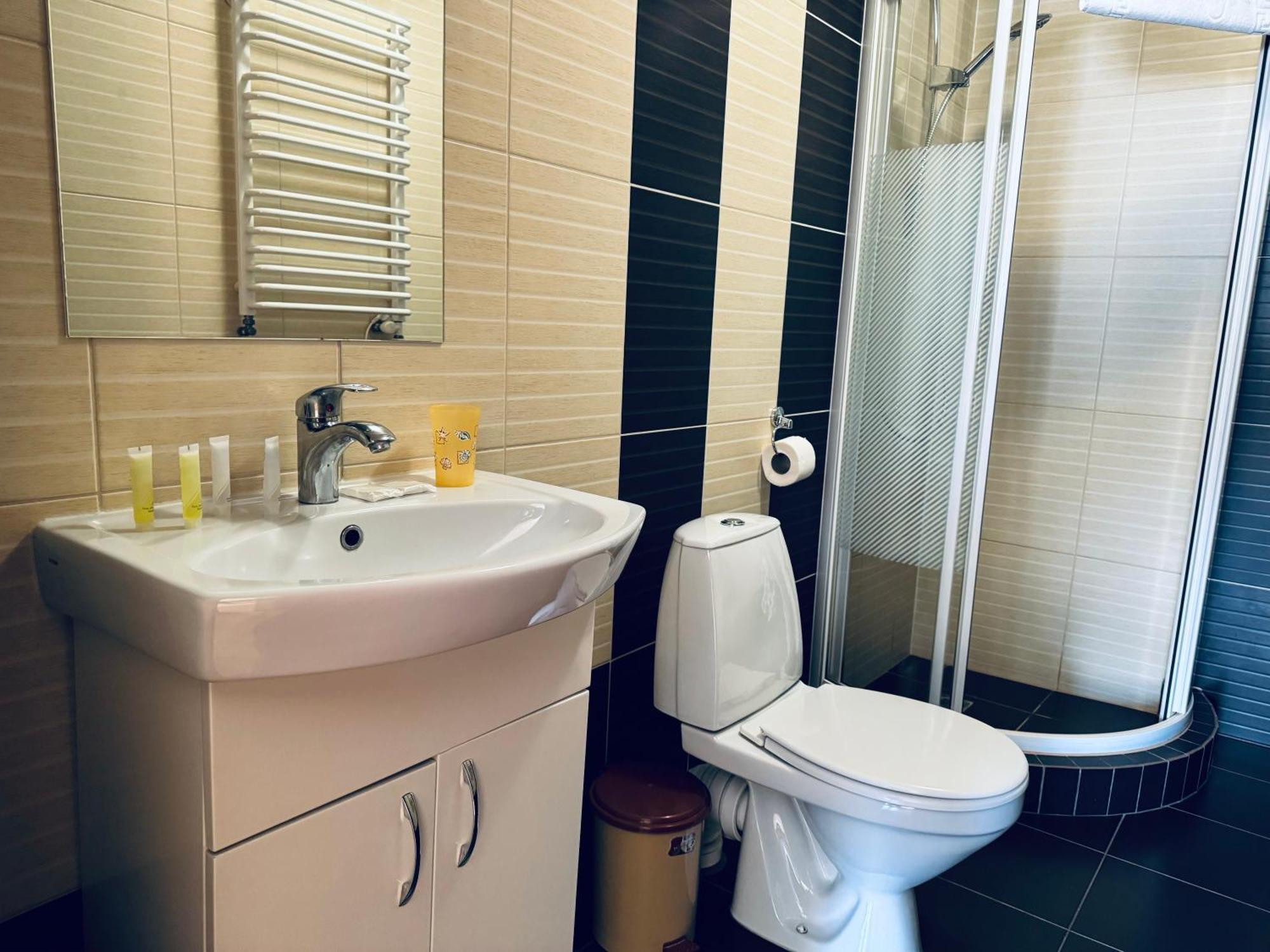Etna Hotel Λβιβ Εξωτερικό φωτογραφία
